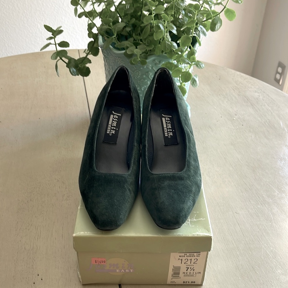 EUC Vintage 90’s green suede shoes 7-1/2 Medium